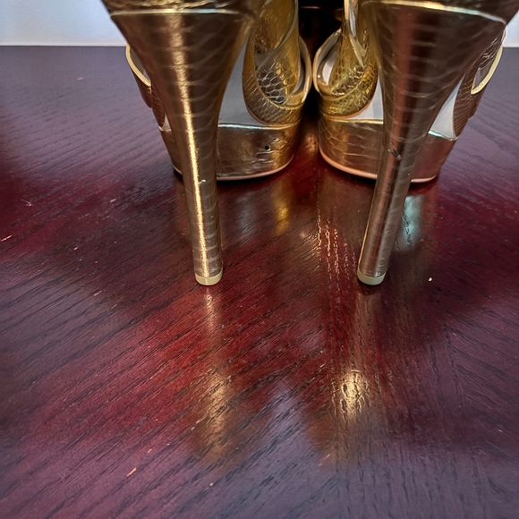 Michael Kors GOLD Platform Sandal - Picture 9 of 16